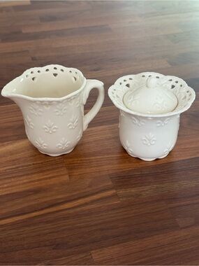 Skye McGhie “Cream Lace” Fine Porcelain Cream Pitcher/Sugar Bowl 2004
